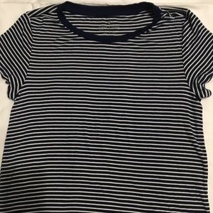 cropped navy and white AE tee NWOT